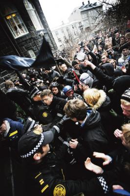 EL EJEMPLO DE ISLANDIA: EL SILENCIO POLITICO